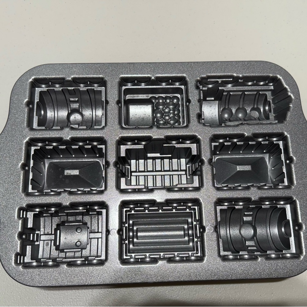 King Arthur Train Cake Pan